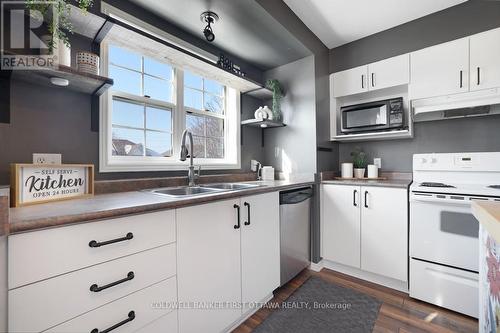 37 Boulder Way, Ottawa, ON - Indoor Photo Showing Kitchen With Double Sink