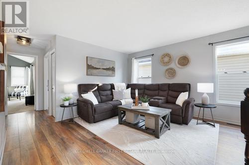 37 Boulder Way, Ottawa, ON - Indoor Photo Showing Living Room