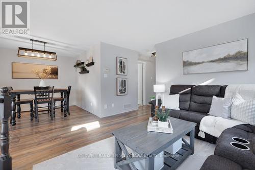 37 Boulder Way, Ottawa, ON - Indoor Photo Showing Living Room