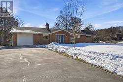 81 THOMSON DRIVE  Hamilton, ON L8B 0G5
