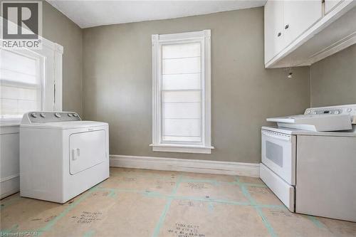 98 William Street W, Waterloo, ON - Indoor Photo Showing Laundry Room