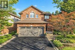 23 TAMARACK Court  Grimsby, ON L3M 5M2