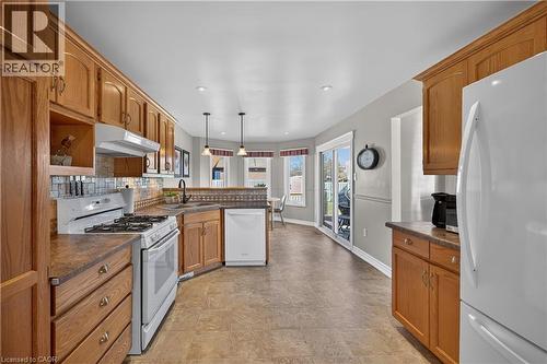 35 Highland Boulevard, Caledonia, ON - Indoor Photo Showing Kitchen