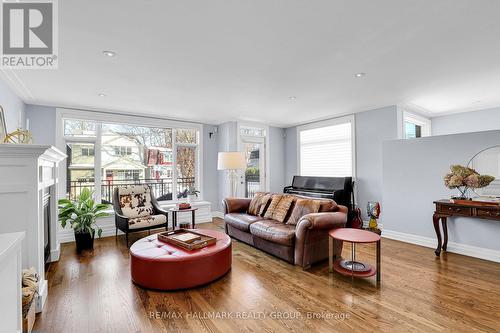 556 Edison Avenue, Ottawa, ON - Indoor Photo Showing Living Room
