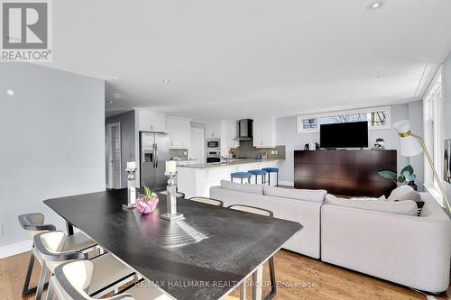 556 Edison Avenue, Ottawa, ON - Indoor