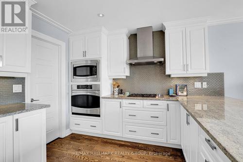 556 Edison Avenue, Ottawa, ON - Indoor Photo Showing Kitchen With Upgraded Kitchen