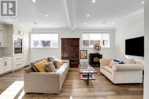 556 Edison Avenue, Ottawa, ON - Indoor Photo Showing Living Room
