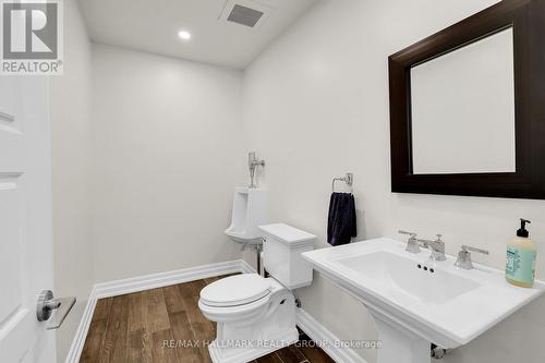 556 Edison Avenue, Ottawa, ON - Indoor Photo Showing Bathroom