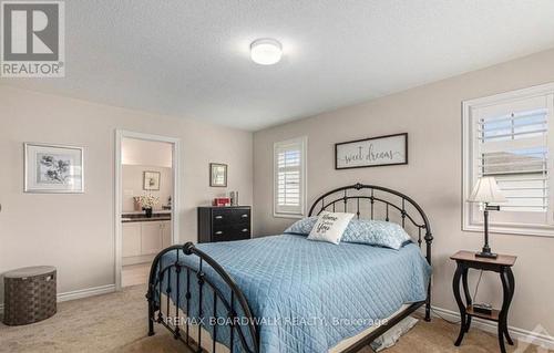 741 Derreen Avenue, Ottawa, ON - Indoor Photo Showing Bedroom