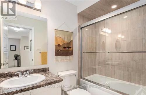 741 Derreen Avenue, Ottawa, ON - Indoor Photo Showing Bathroom