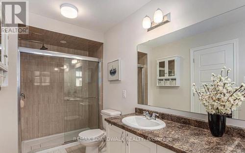 741 Derreen Avenue, Ottawa, ON - Indoor Photo Showing Bathroom