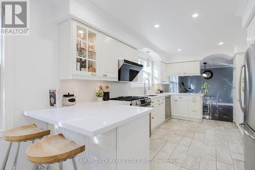 3325 Lakeshore Road, Burlington, ON - Indoor Photo Showing Kitchen With Upgraded Kitchen