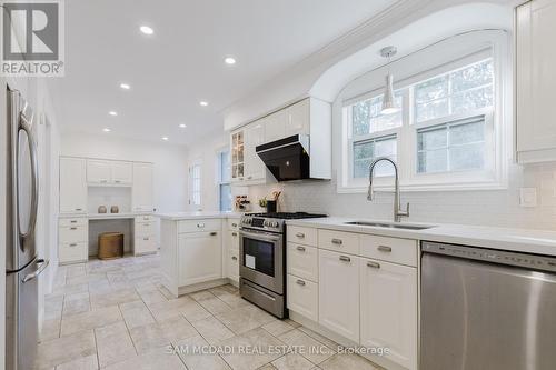 3325 Lakeshore Road, Burlington, ON - Indoor Photo Showing Kitchen With Upgraded Kitchen