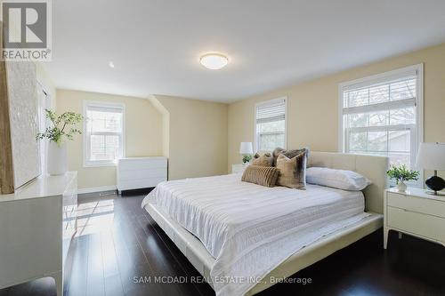 3325 Lakeshore Road, Burlington, ON - Indoor Photo Showing Bedroom