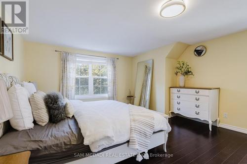 3325 Lakeshore Road, Burlington, ON - Indoor Photo Showing Bedroom