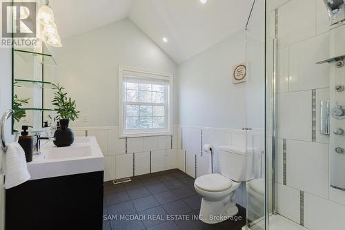 3325 Lakeshore Road, Burlington, ON - Indoor Photo Showing Bathroom