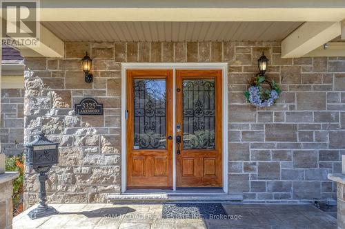 3325 Lakeshore Road, Burlington, ON - Outdoor