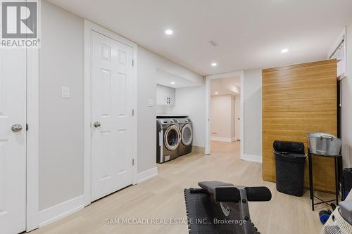 3325 Lakeshore Road, Burlington, ON - Indoor Photo Showing Laundry Room