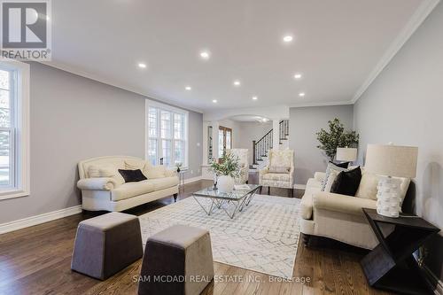 3325 Lakeshore Road, Burlington, ON - Indoor Photo Showing Living Room