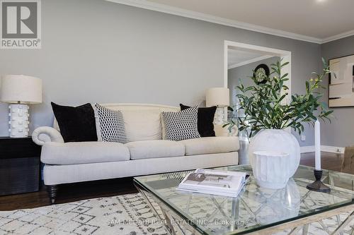 3325 Lakeshore Road, Burlington, ON - Indoor Photo Showing Living Room