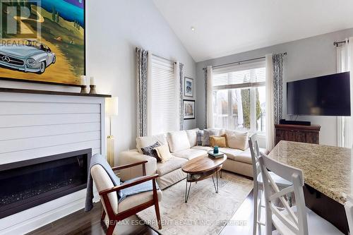 4176 Saunders Crescent, Burlington, ON - Indoor With Fireplace