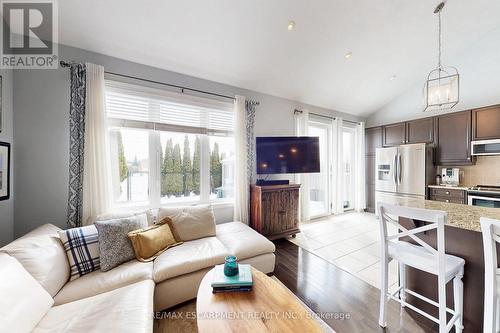 4176 Saunders Crescent, Burlington, ON - Indoor