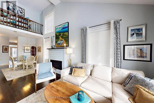 4176 Saunders Crescent, Burlington, ON - Indoor Photo Showing Living Room
