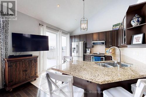 4176 Saunders Crescent, Burlington, ON - Indoor Photo Showing Kitchen With Stainless Steel Kitchen With Double Sink With Upgraded Kitchen