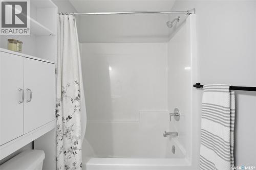 406 Chelsom Manor, Saskatoon, SK - Indoor Photo Showing Bathroom