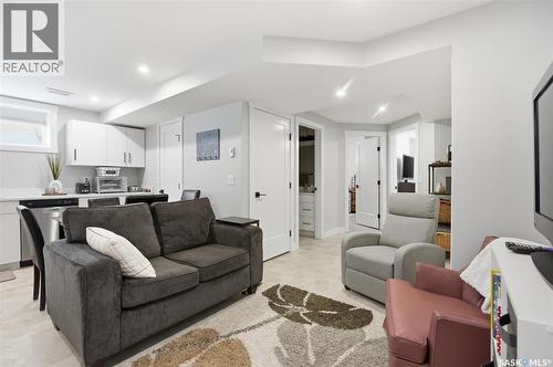 406 Chelsom Manor, Saskatoon, SK - Indoor Photo Showing Living Room