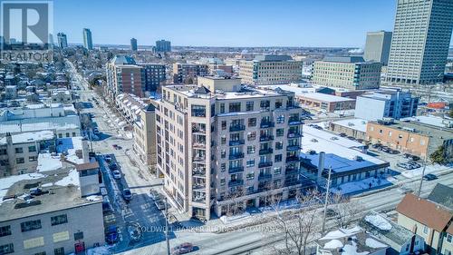 401 - 320 PARKDALE AVENUE  Ottawa, ON K1Y 4X9