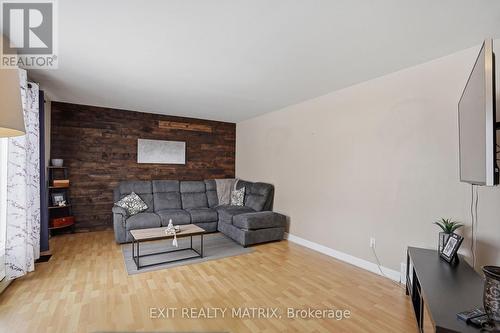 635 Front Road W, Champlain, ON - Indoor Photo Showing Living Room