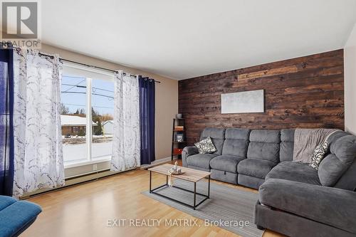 635 Front Road W, Champlain, ON - Indoor Photo Showing Living Room