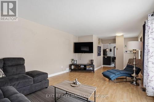 635 Front Road W, Champlain, ON - Indoor Photo Showing Living Room
