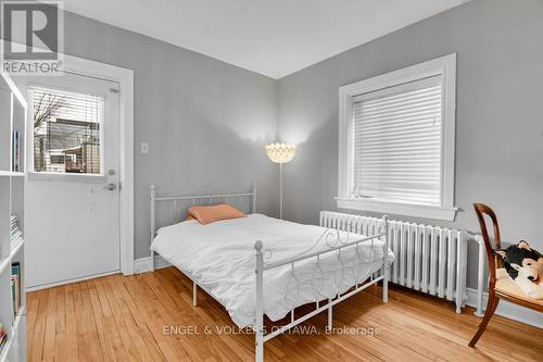 2 - 180 Augusta Street, Ottawa, ON - Indoor Photo Showing Bedroom