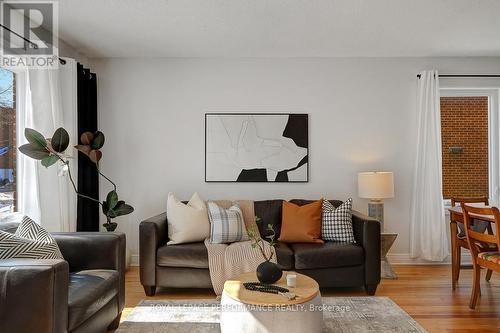 321 Donald Street, Ottawa, ON - Indoor Photo Showing Living Room