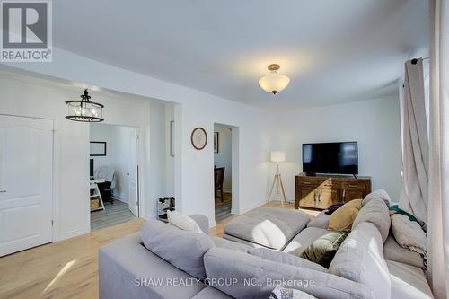 101 John Street, North Huron, ON - Indoor Photo Showing Living Room