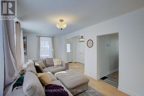 101 John Street, North Huron, ON - Indoor Photo Showing Living Room