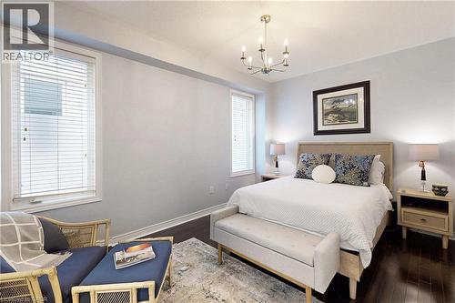 4176 Saunders Crescent, Burlington, ON - Indoor Photo Showing Bedroom
