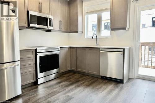 5000 Connor Drive Unit# 47, Beamsville, ON - Indoor Photo Showing Kitchen With Stainless Steel Kitchen