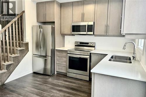 5000 Connor Drive Unit# 47, Beamsville, ON - Indoor Photo Showing Kitchen With Stainless Steel Kitchen With Double Sink