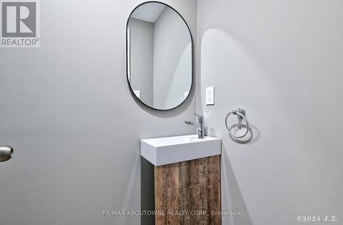 1838 Imperial Way, Burlington, ON -  Photo Showing Bathroom