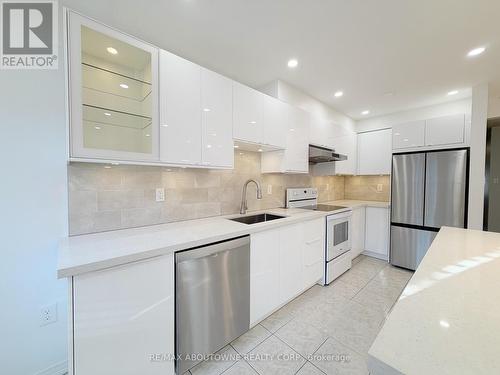 1838 Imperial Way, Burlington, ON - Indoor Photo Showing Kitchen