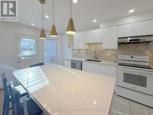 1838 Imperial Way, Burlington, ON - Indoor Photo Showing Kitchen