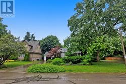 MAIN - 925 KINGSWAY DRIVE  Burlington, ON L7T 3J1