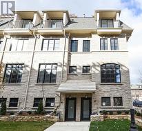 60 - 40 LUNAR CRESCENT  Mississauga, ON L5M 2R5