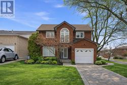 108 GREENSHIRE DRIVE Hamilton, ON L9C 7G5