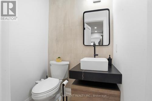 108 Greenshire Drive, Hamilton, ON - Indoor Photo Showing Bathroom