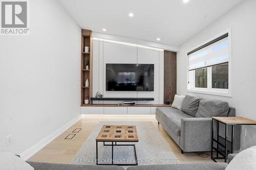 108 Greenshire Drive, Hamilton, ON - Indoor Photo Showing Living Room