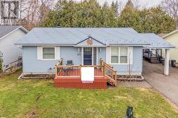 272 JEFF SMITH COURT Newmarket, ON L3Y 8C5